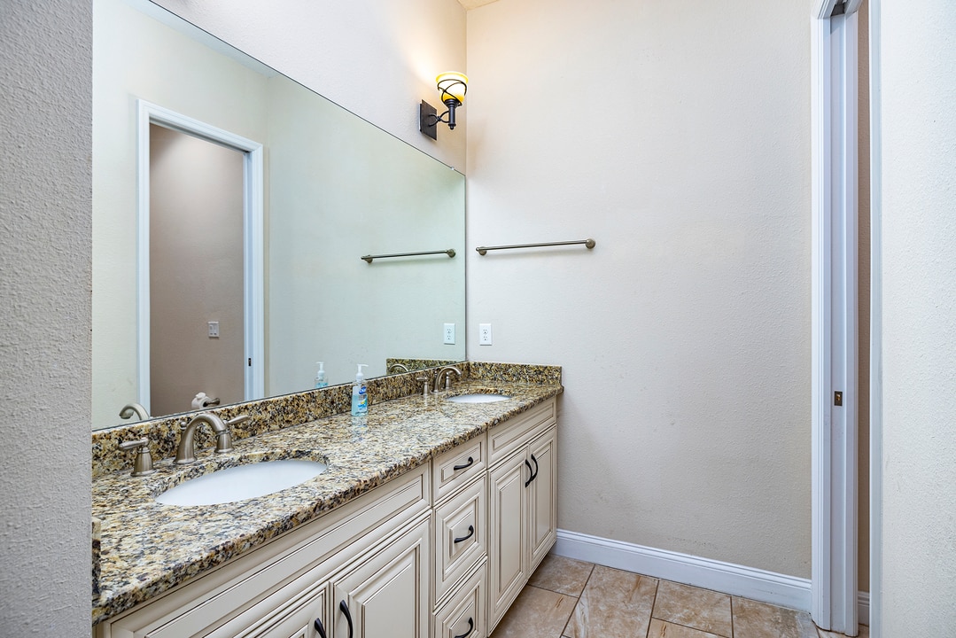 Property p2 image 25